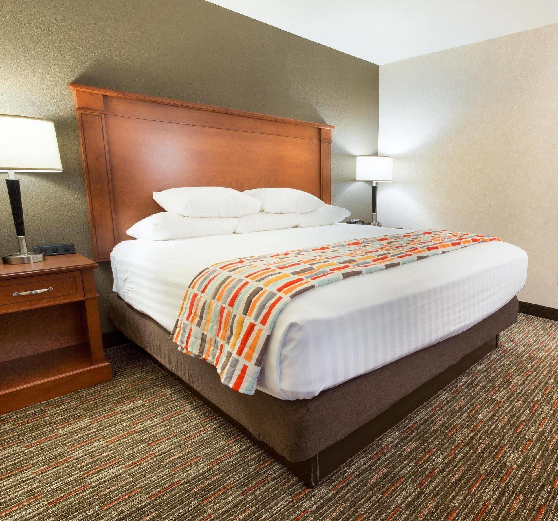 Drury Inn & Suites St. Louis Крив-Коер Экстерьер фото